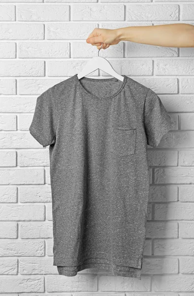 Camiseta gris en blanco — Foto de Stock