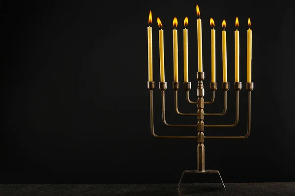 Menorah avec des bougies pour Hanoukka — Photo