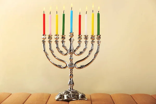 Menorah com velas coloridas — Fotografia de Stock