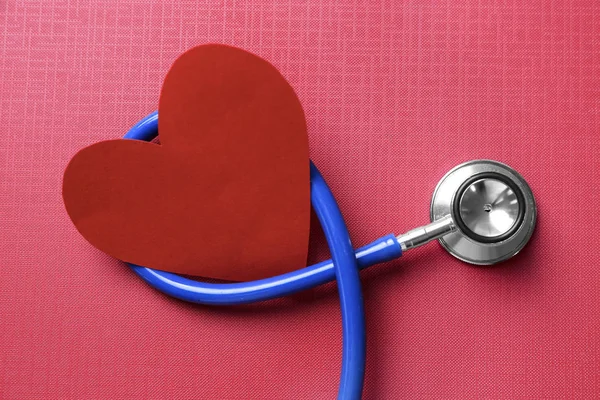 Serce stetoskop i czerwony — Zdjęcie stockowe