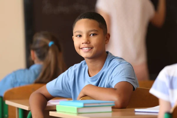 Ragazzo afroamericano su lezione — Foto Stock