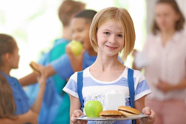 Menina Bonito Comer Escola — Fotografia de Stock