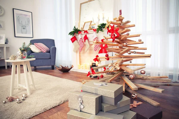 Kreativer Weihnachtsbaum im Wohnzimmer — Stockfoto