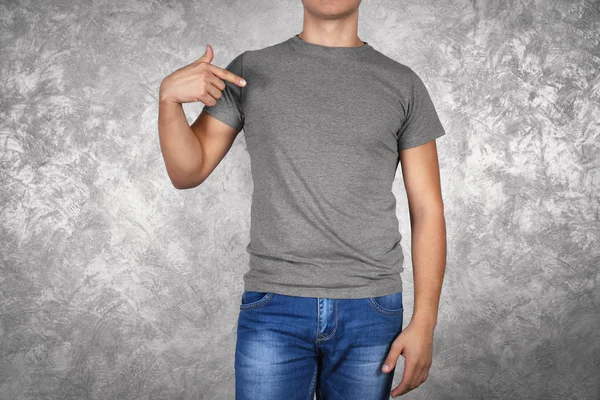 Man in blank grey t-shirt — Stock Photo, Image