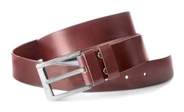 beyaz izole kahverengi deri kayış