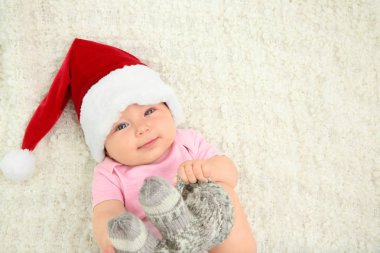 Şirin Bebek battaniye, en iyi görünümü üzerinde yalan Noel Baba şapkası