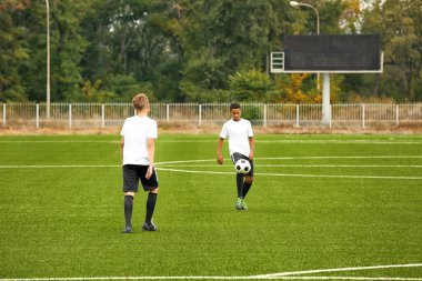 Stadı'nda futbol oynayan çocuklar