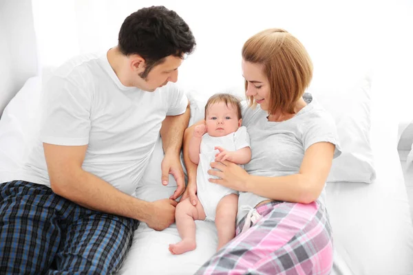 Genitori Con Bambino Casa — Foto Stock