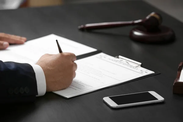 Man signing power of attorney, closeup — Stock Photo, Image