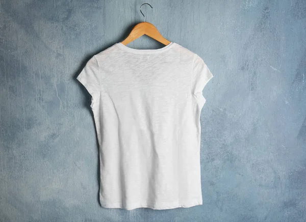 T-shirt blanc de couleur — Photo