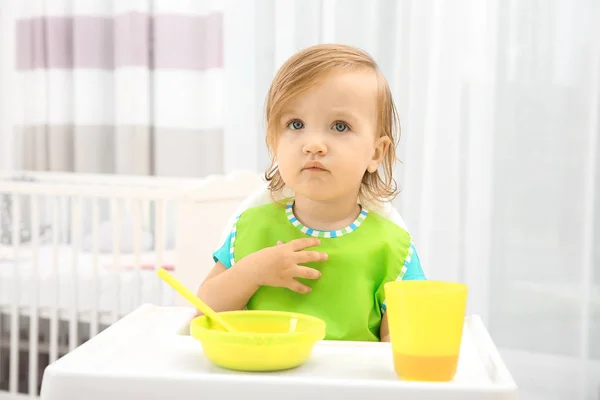 Schattig klein meisje — Stockfoto