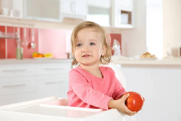 Schattig klein meisje — Stockfoto