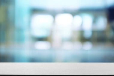 Bulanık office arka plan karşı tablo