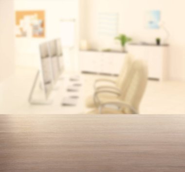 Bulanık office arka plan karşı tablo