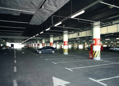 Alışveriş merkezinde otopark underground