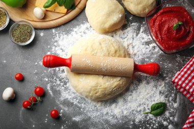 Hazırlık ev yapımı pizza