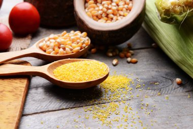 Mısır tohumları ve kabuğu çıkarılmış tane bileşimi