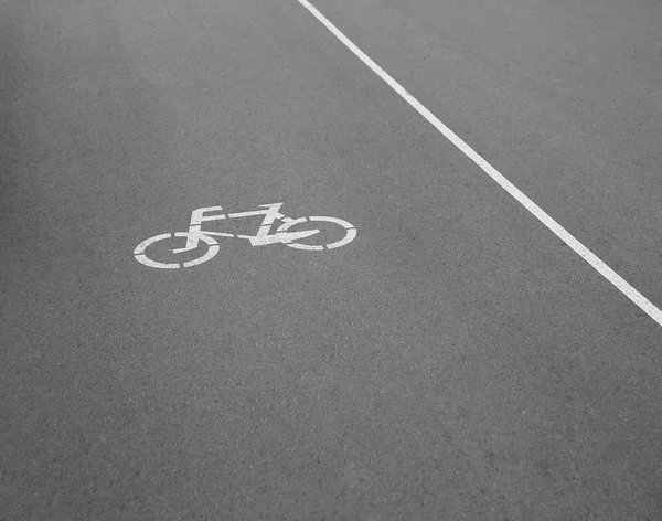 Panneau de vélo sur chaussée asphaltée grise — Photo