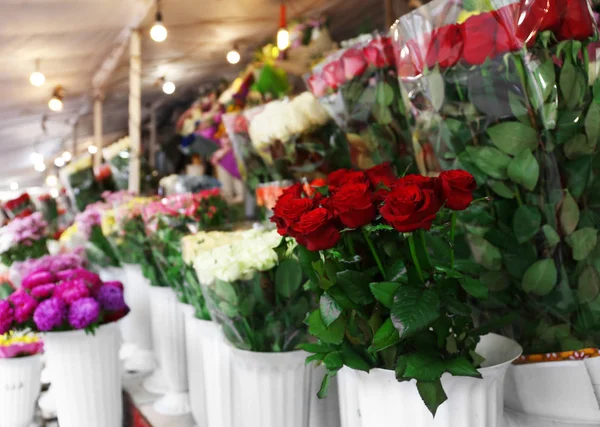 Flores frescas expuestas al aire libre —  Fotos de Stock