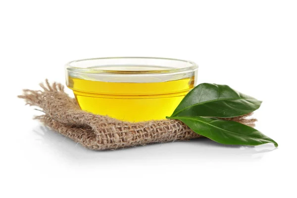 Herbacianego w szklanej misce z świeżych liści — Zdjęcie stockowe