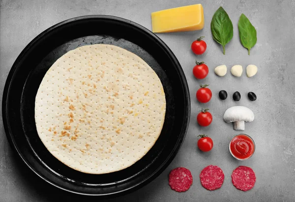 Pizza basis in baking tray — Stock Photo, Image