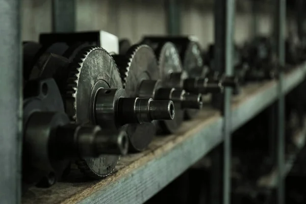 Détails automobiles dans l'atelier de réparation automobile — Photo