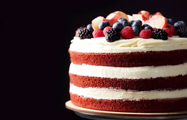 Νόστιμο κέικ με φρούτα και μούρα — Φωτογραφία Αρχείου