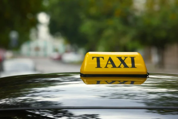Taxi felvonófülkében utcában — Stock Fotó