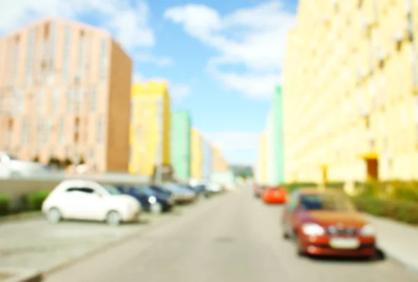 Coches cerca de edificios coloridos modernos —  Fotos de Stock