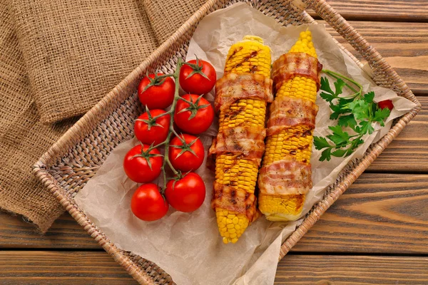 Maizales, tomates y perejil a la parrilla — Foto de Stock