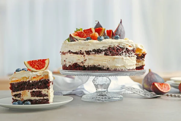 Délicieux gâteau crémeux aux figues — Photo