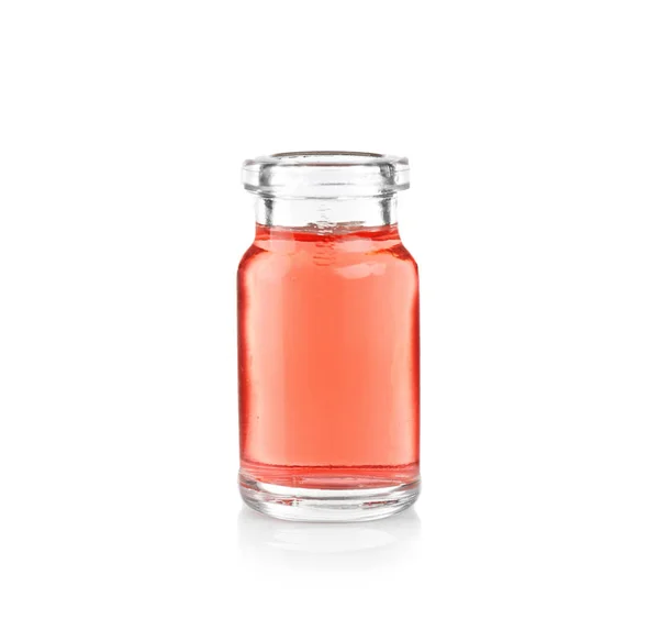 Bottiglia con olio essenziale isolato su bianco — Foto Stock