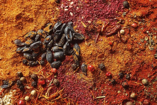 Farklı aromalı baharatlar arka plan karışımı