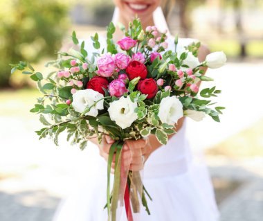 Buket çiçek Park ile genç gelin