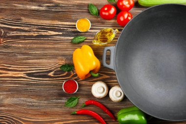 Sebzeli masada boş pan