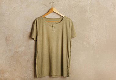 Boş kahverengi tişört