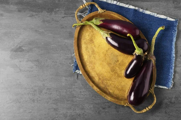 Fresh aubergines on tray — Stock Photo, Image