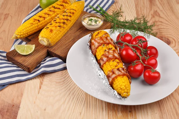 Sabrosos callos a la parrilla en la mesa — Foto de Stock