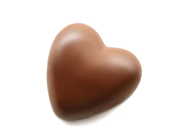 在白色背景上的心形巧克力 — 图库照片