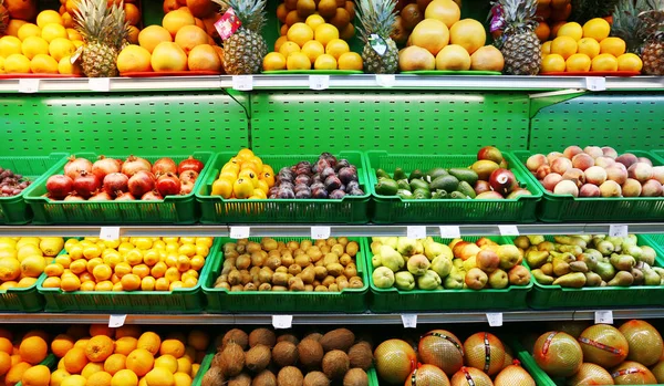 Fersk frukt i supermarkedet – stockfoto