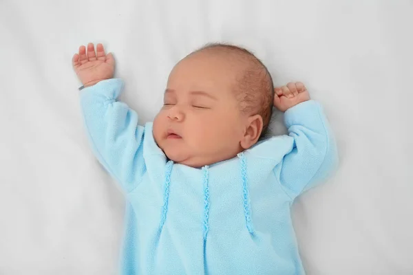 Cute baby sleeping on bed, top view — Stock Photo, Image