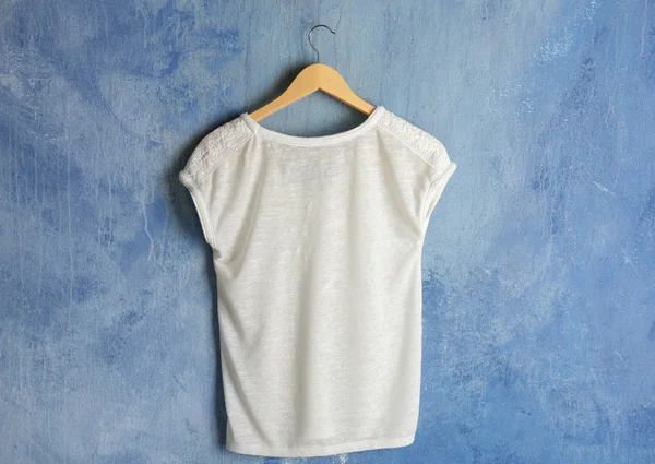 T-shirt branca em branco — Fotografia de Stock