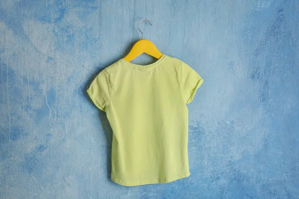 Blank yellow t-shirt — Stock Photo, Image