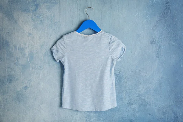 Blank grey t-shirt — Stock Photo, Image