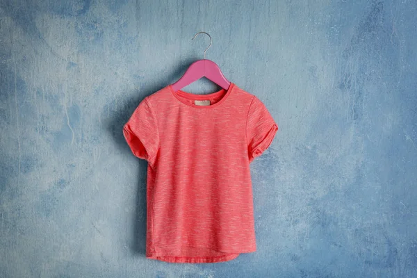 Blank red t-shirt — Stock Photo, Image