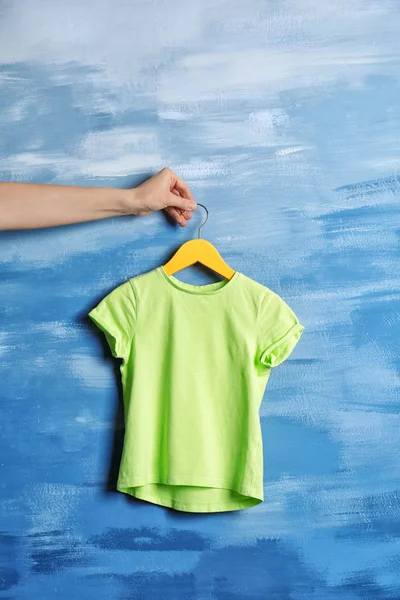 Hand holding blank green t-shirt — Stock Photo, Image