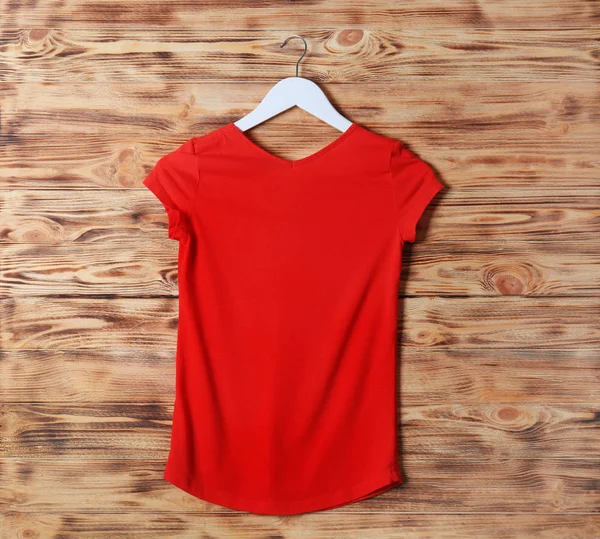 Prázdné červené tričko — Stock fotografie