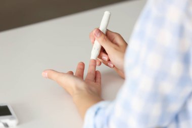 lancelet parmağına kullanarak