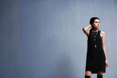 Güzel kadın moda giysileri