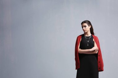 Güzel kadın moda giysileri